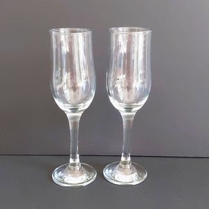 Set of 2 Champagne Glasses